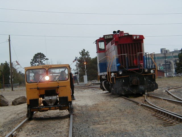 Passing CORP switcher at Cordes siding.