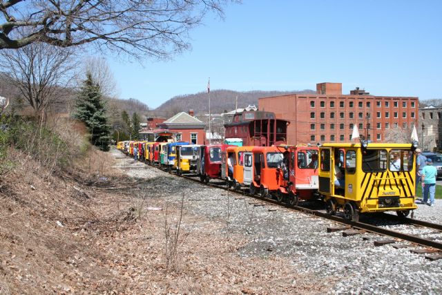 Coming into Roaring Spring Station at lunch time.